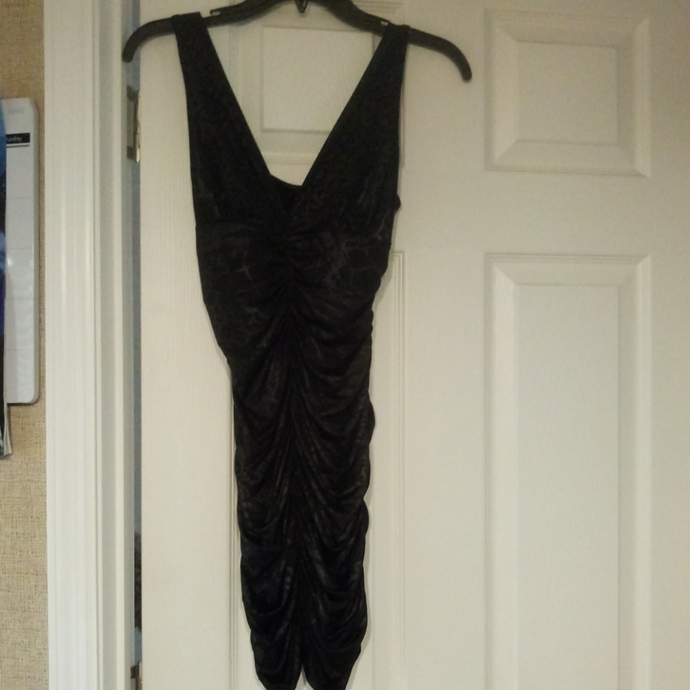 E KLAH LITTLE BLACK FORM FITTING DRESS SIZE M
